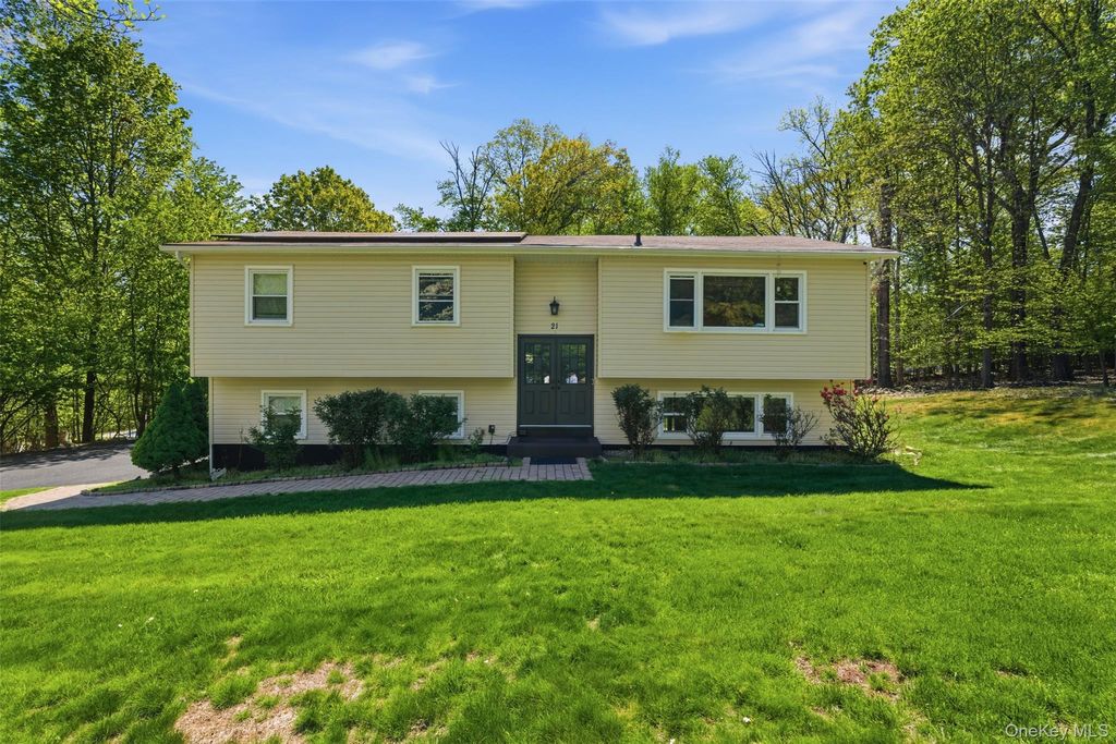 Photo of 21 Denver Drive, New City, NY 10956 (MLS # 996866)