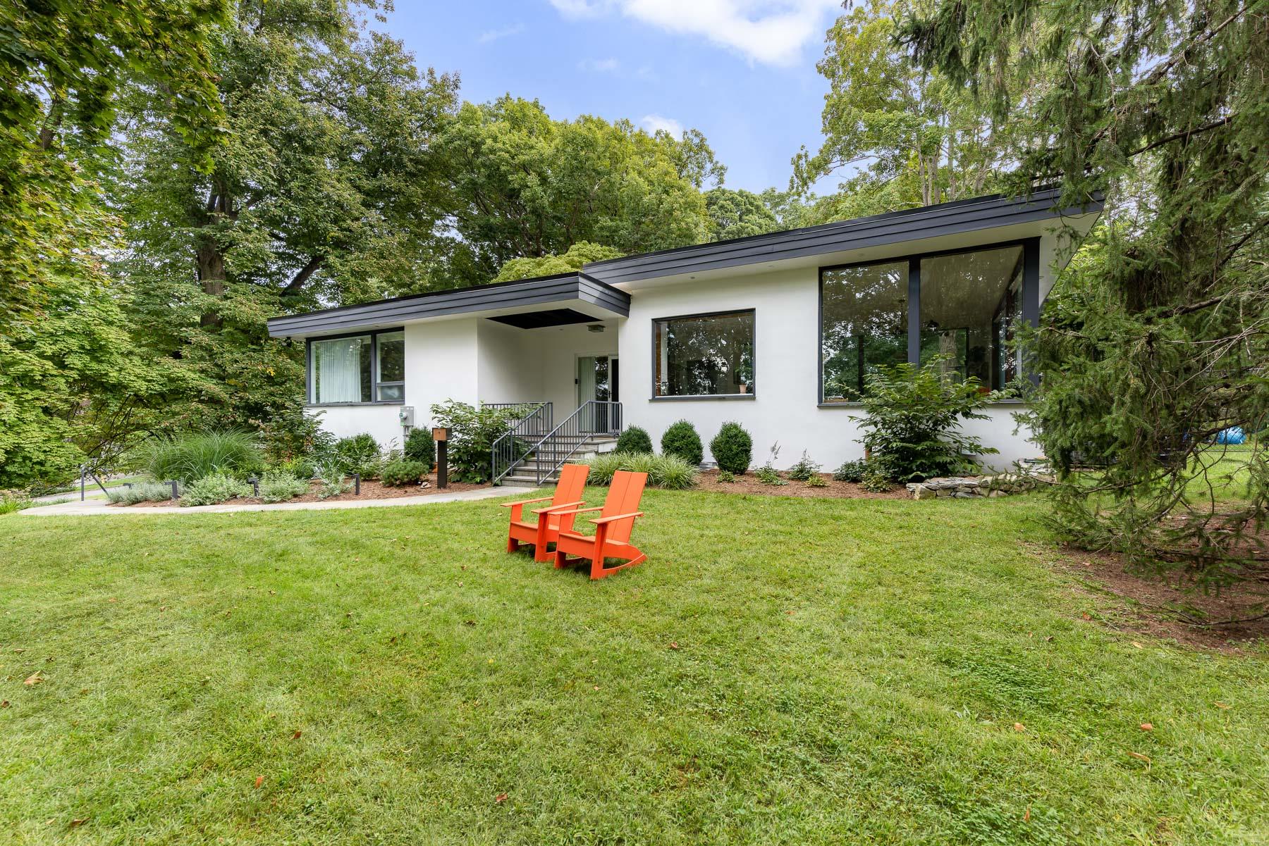 Rental Property at Judson Avenue, Dobbs Ferry, New York - Bedrooms: 3 
Bathrooms: 3 
Rooms: 8  - $13,000 MO.