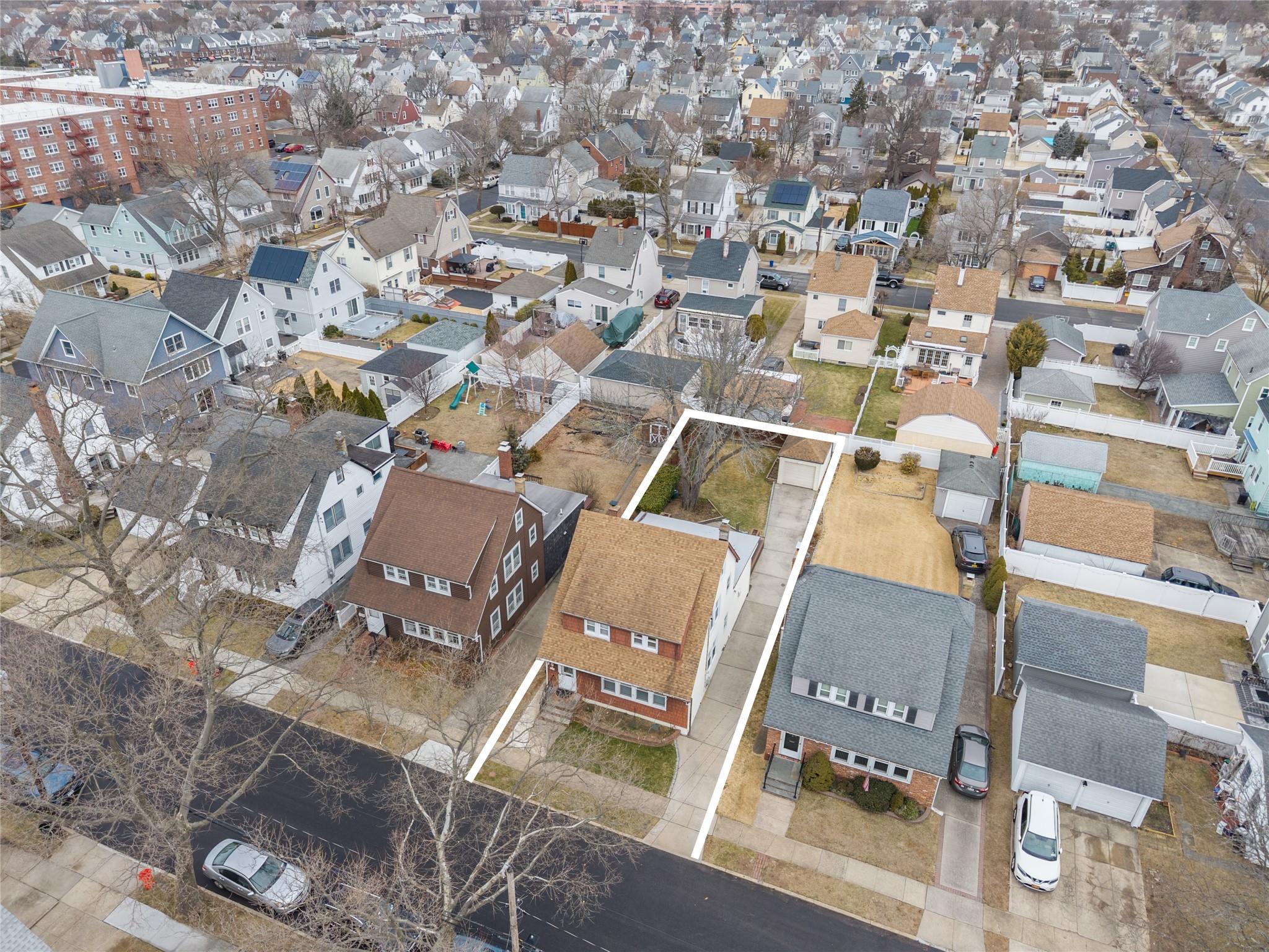 61 Dartmouth Street, Williston Park, New York image 1