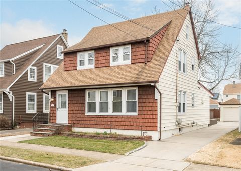 61 Dartmouth Street, North Hempstead, NY 11596 - MLS#: 824507