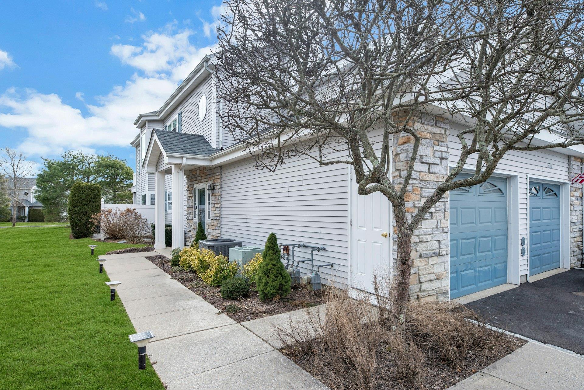 521 Highland Court #521, Moriches, New York image 3