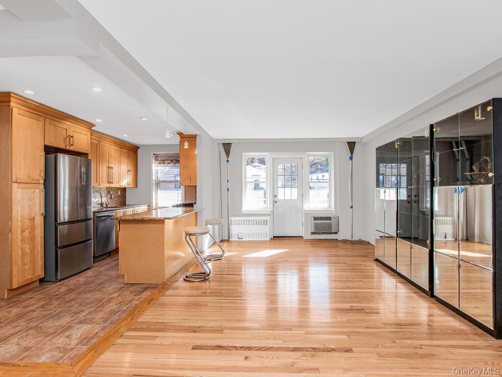 709 Warburton Ave 3B