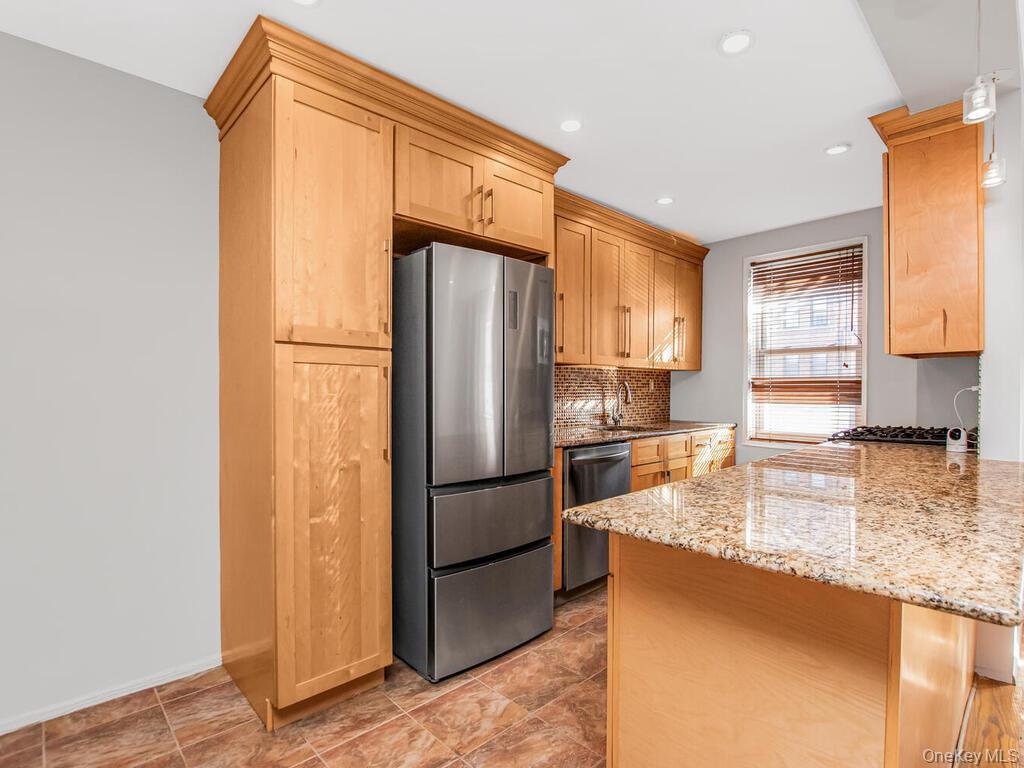 709 Warburton Ave 3B