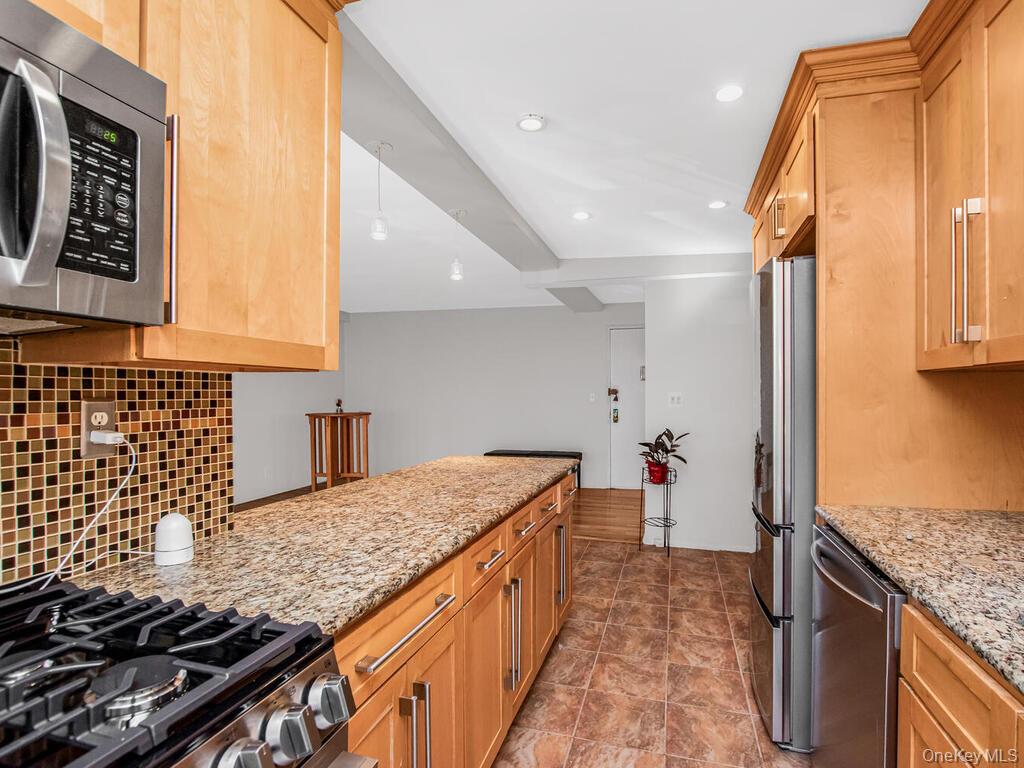 709 Warburton Ave 3B