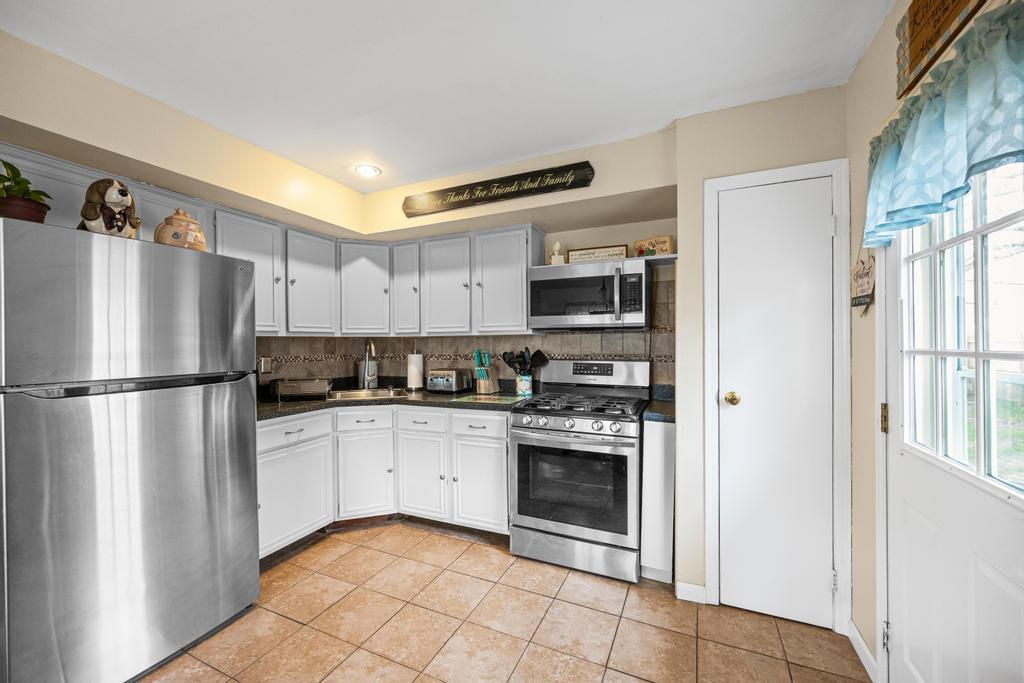 133 Parkwood Drive, Shirley, New York image 13