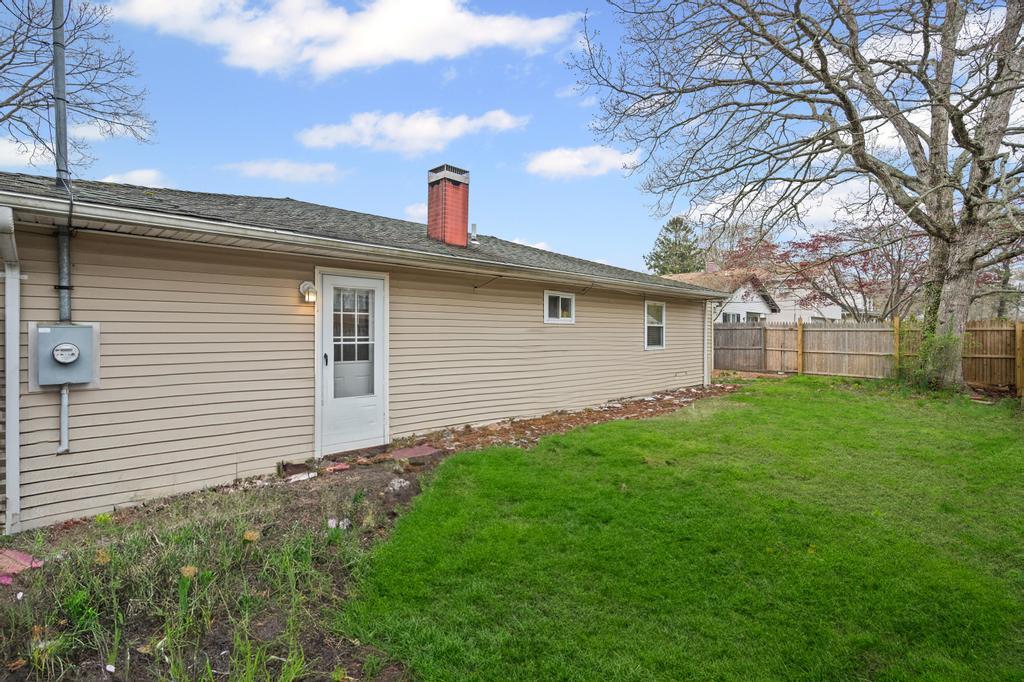 133 Parkwood Drive, Shirley, New York image 24