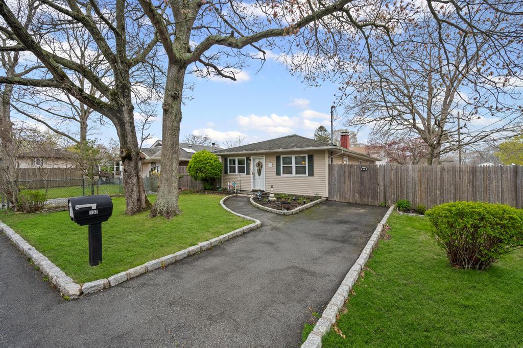 133 Parkwood Drive, Shirley, New York image 3