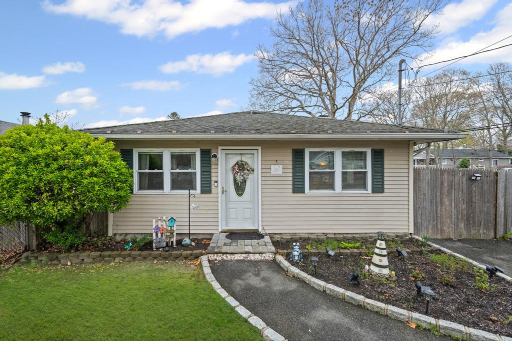 133 Parkwood Drive, Shirley, New York image 1