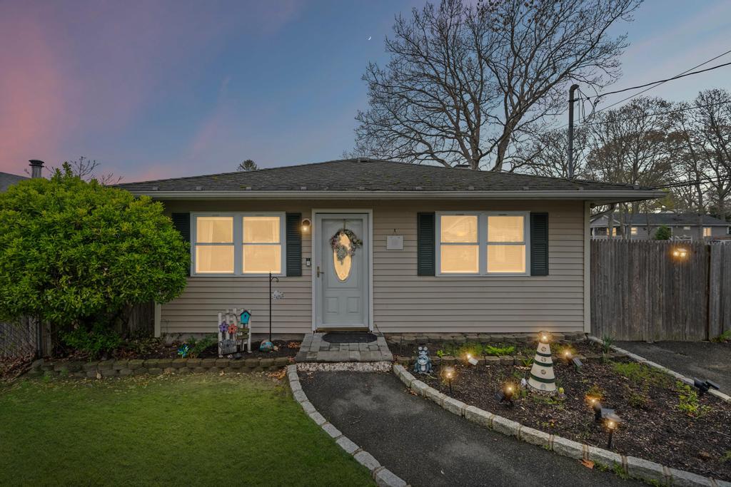 133 Parkwood Drive, Shirley, New York image 23