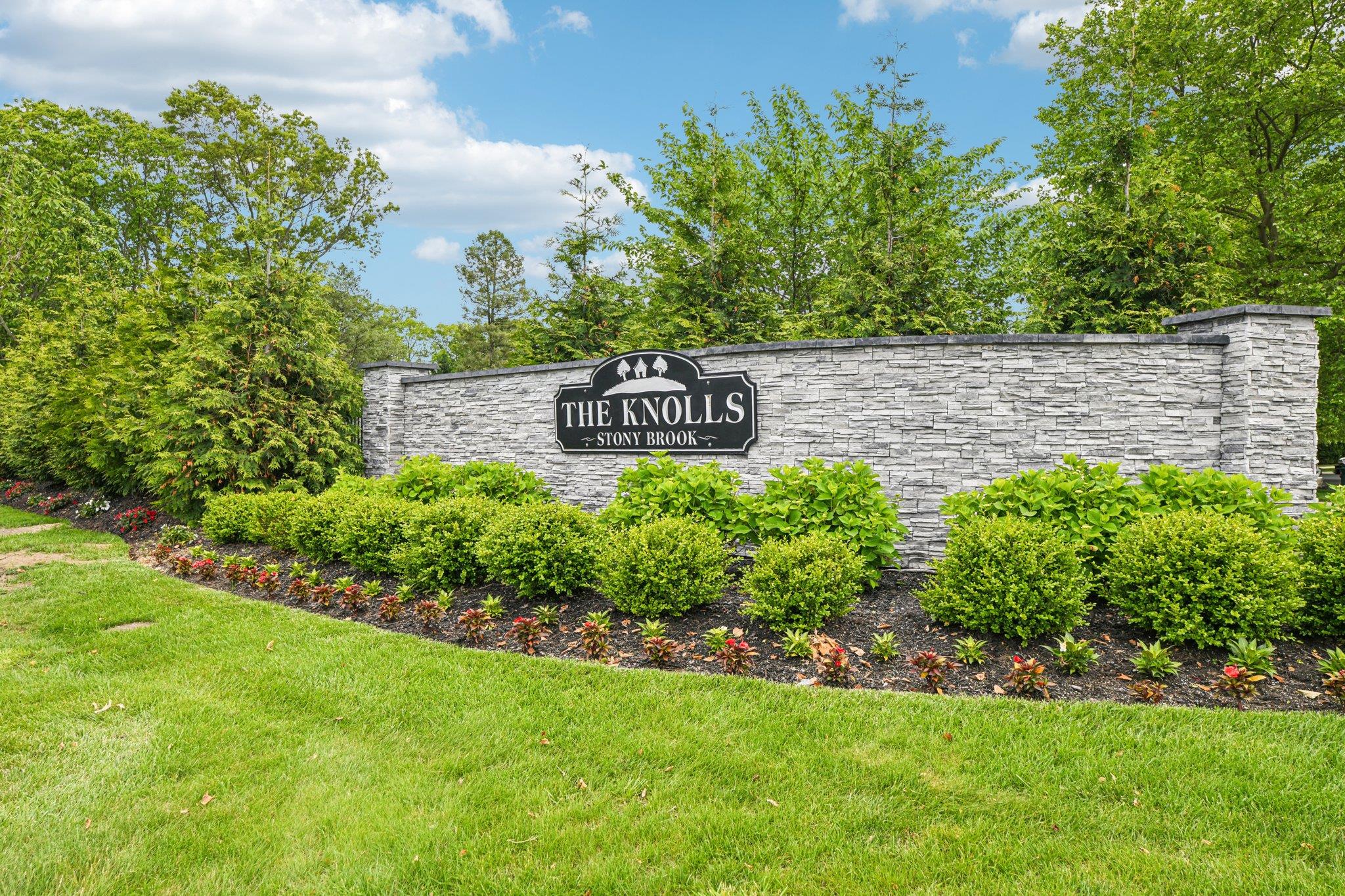 Knolls Drive, Stony Brook, Hamptons, NY - 2 Bedrooms  
2 Bathrooms - 
