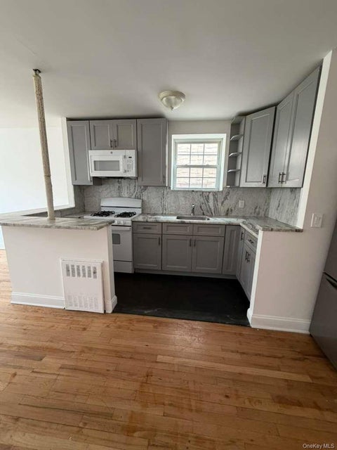 Multifamily For Rent - 4048 Harper Avenue #3<br/> Bronx County, Bronx, NY 10466