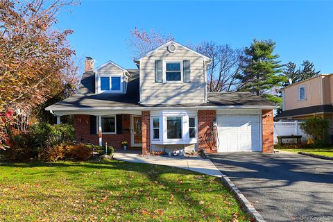 174 Parkside Drive Roslyn Heights NY 11577