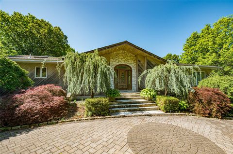 22 Penn Drive Dix Hills NY 11746