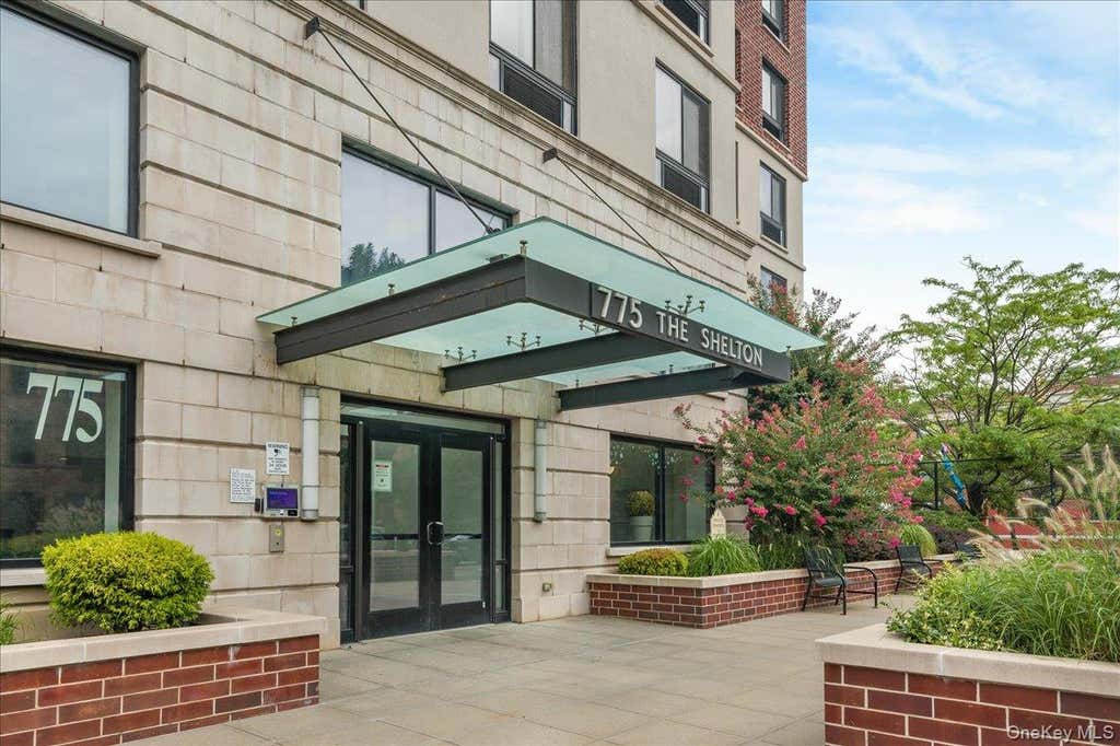 Photo of 775 Lafayette Avenue #8E, Brooklyn, NY 11221 (MLS # 1036654)