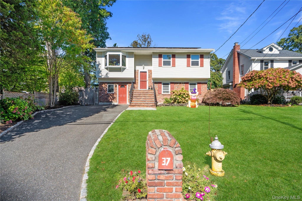 Photo of 37 Bellecrest Avenue, East Northport, NY 11731 (MLS # 1063667)