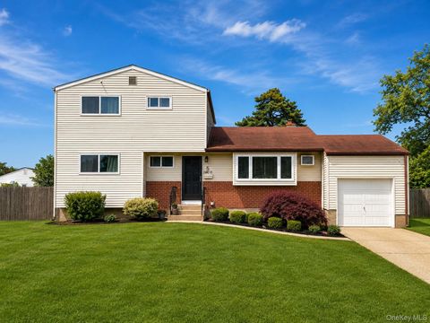 Homes For Sale - 5 Zane Court<br/> Suffolk County, Brentwood, NY 11717