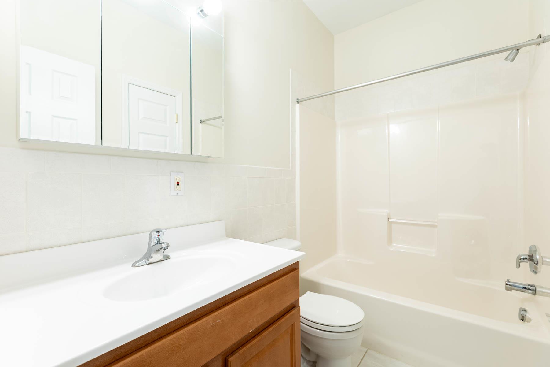 26 Sarah Court, Amityville, New York image 9