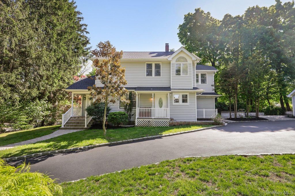 Photo of 9 Talmadge Drive, Huntington Station, NY 11746 (MLS # 997589)