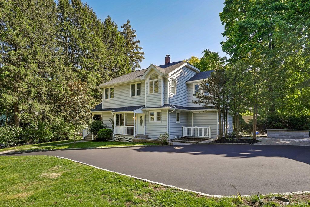 Photo of 9 Talmadge Drive, Huntington Station, NY 11746 (MLS # 997589)