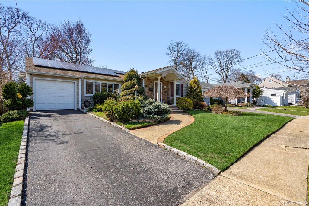 Photo of 1500 Wagner Street, Wantagh, NY 11793 (MLS # 975936)