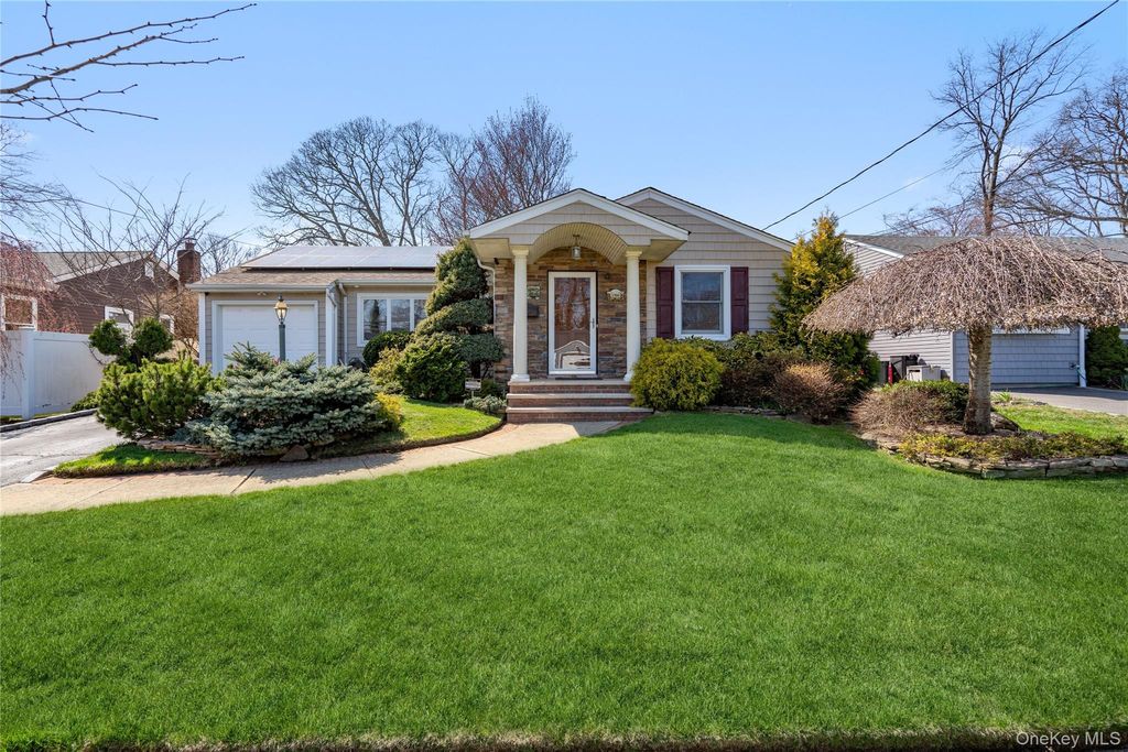 Photo of 1500 Wagner Street, Wantagh, NY 11793 (MLS # 975936)