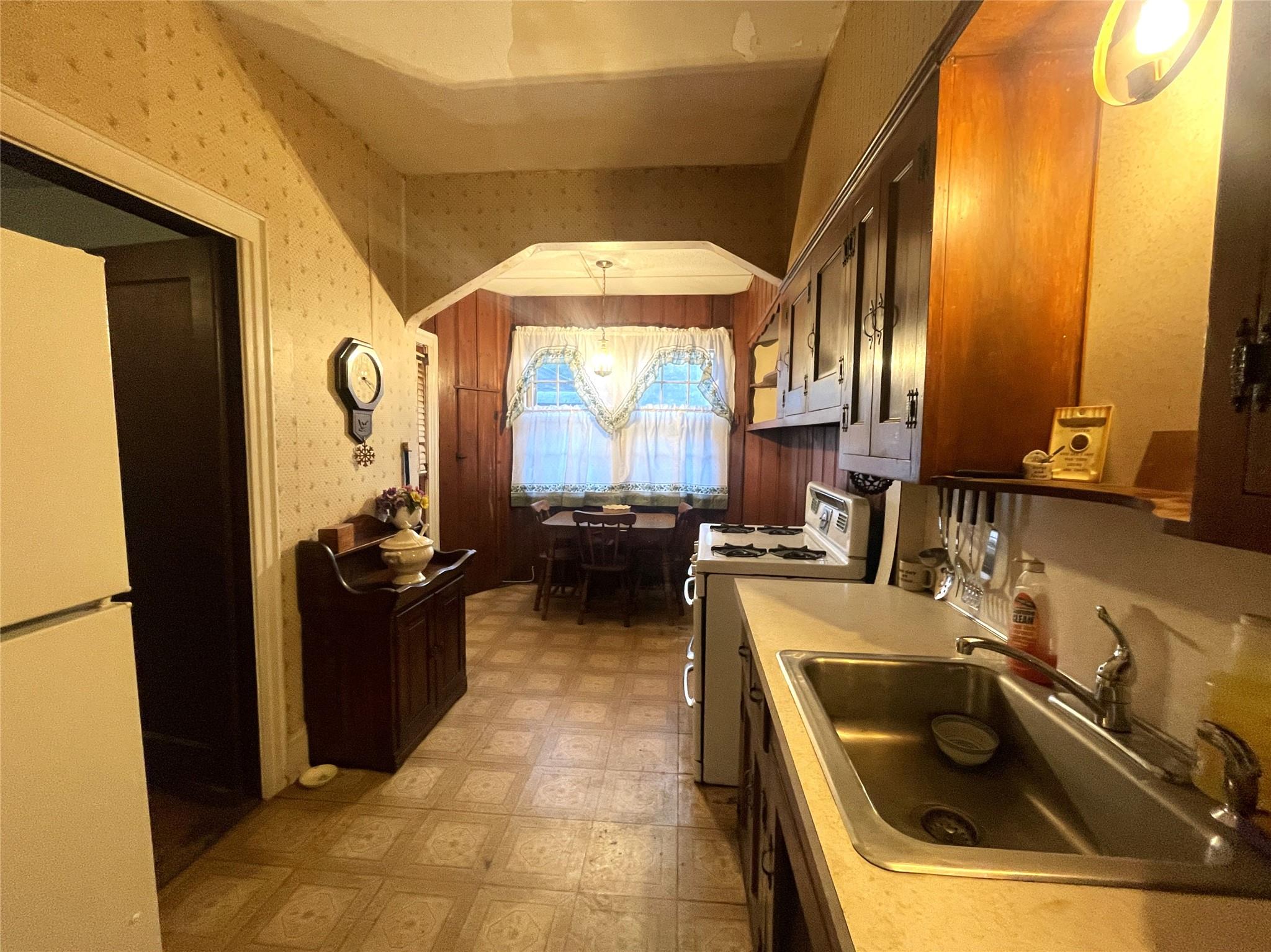 354 S Bauer Place, Mineola, New York image 6