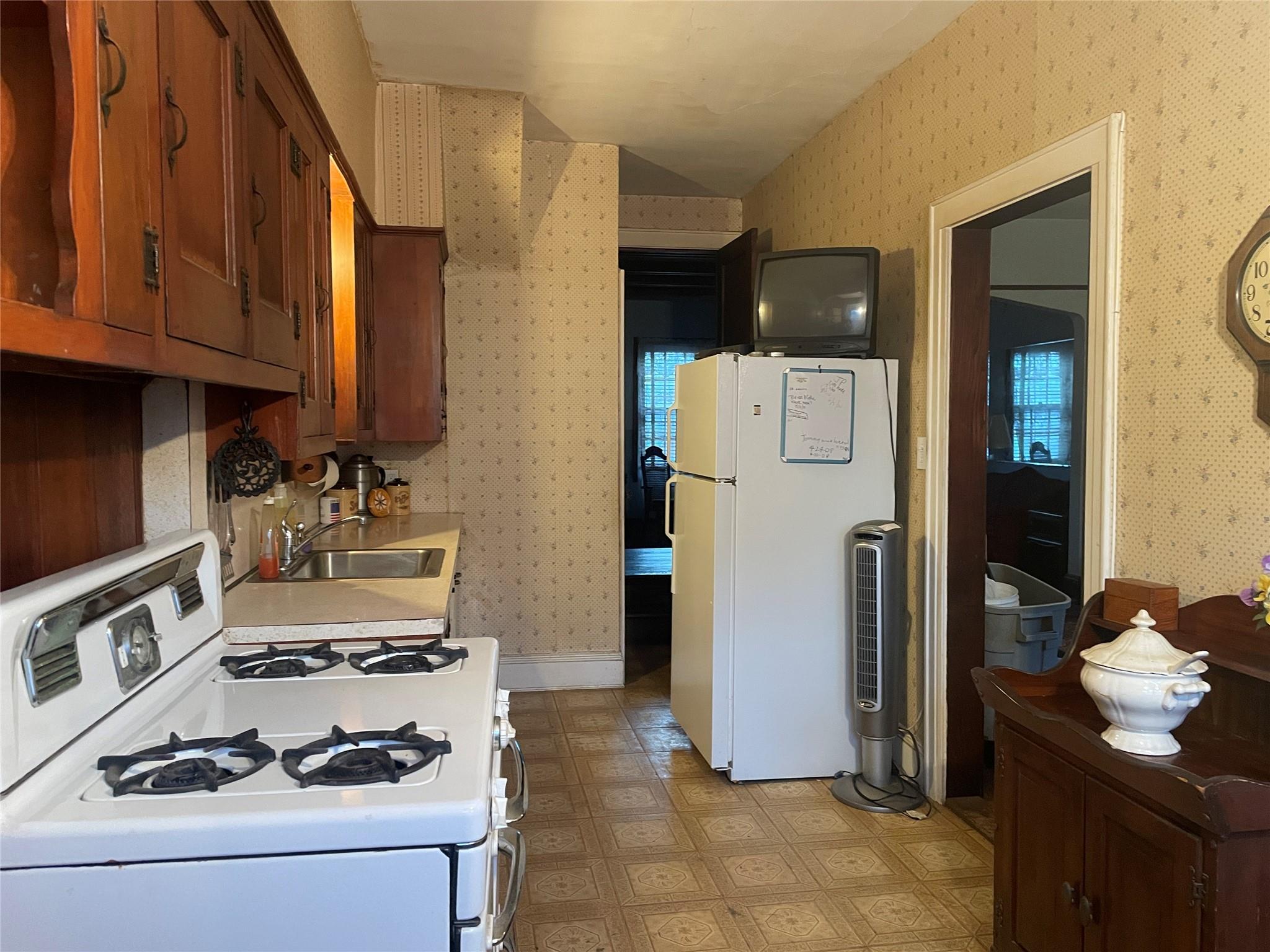 354 S Bauer Place, Mineola, New York image 8