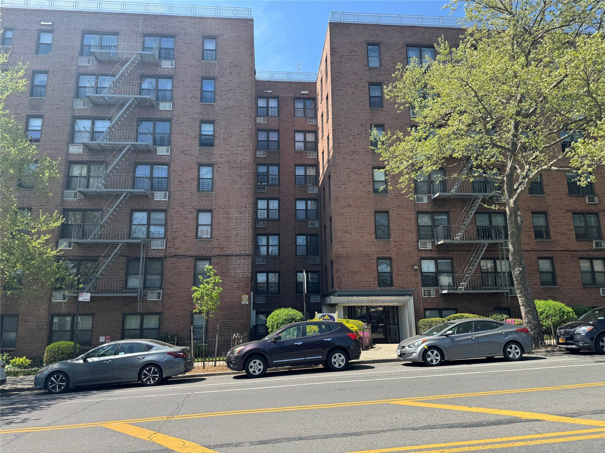 Property for Sale at Bronxwood Avenue Stj, Bronx, New York - Bedrooms: 3 
Bathrooms: 2 
Rooms: 6  - $215,000