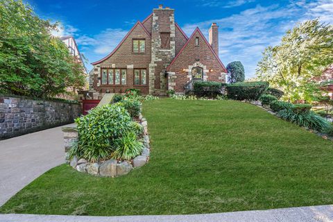Photo of 8402 Midland Parkway, Jamaica Estates, NY 11432 (MLS # 927527)