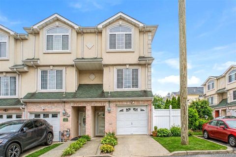 61 Merivale Lane Staten Island NY 10304