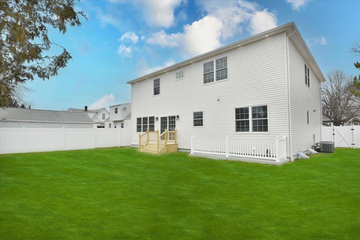 340 Starke Avenue, East Meadow, New York image 42