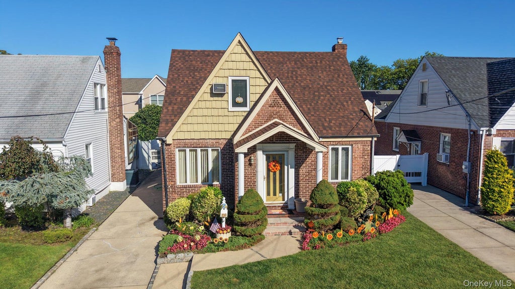 Photo of 233 Cleveland Street, Franklin Square, NY 11010 (MLS # 1050608)