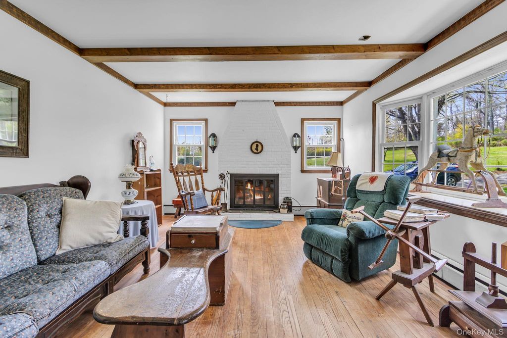 Photo of 10 Otha Drive, Katonah, NY 10536 (MLS # 984470)