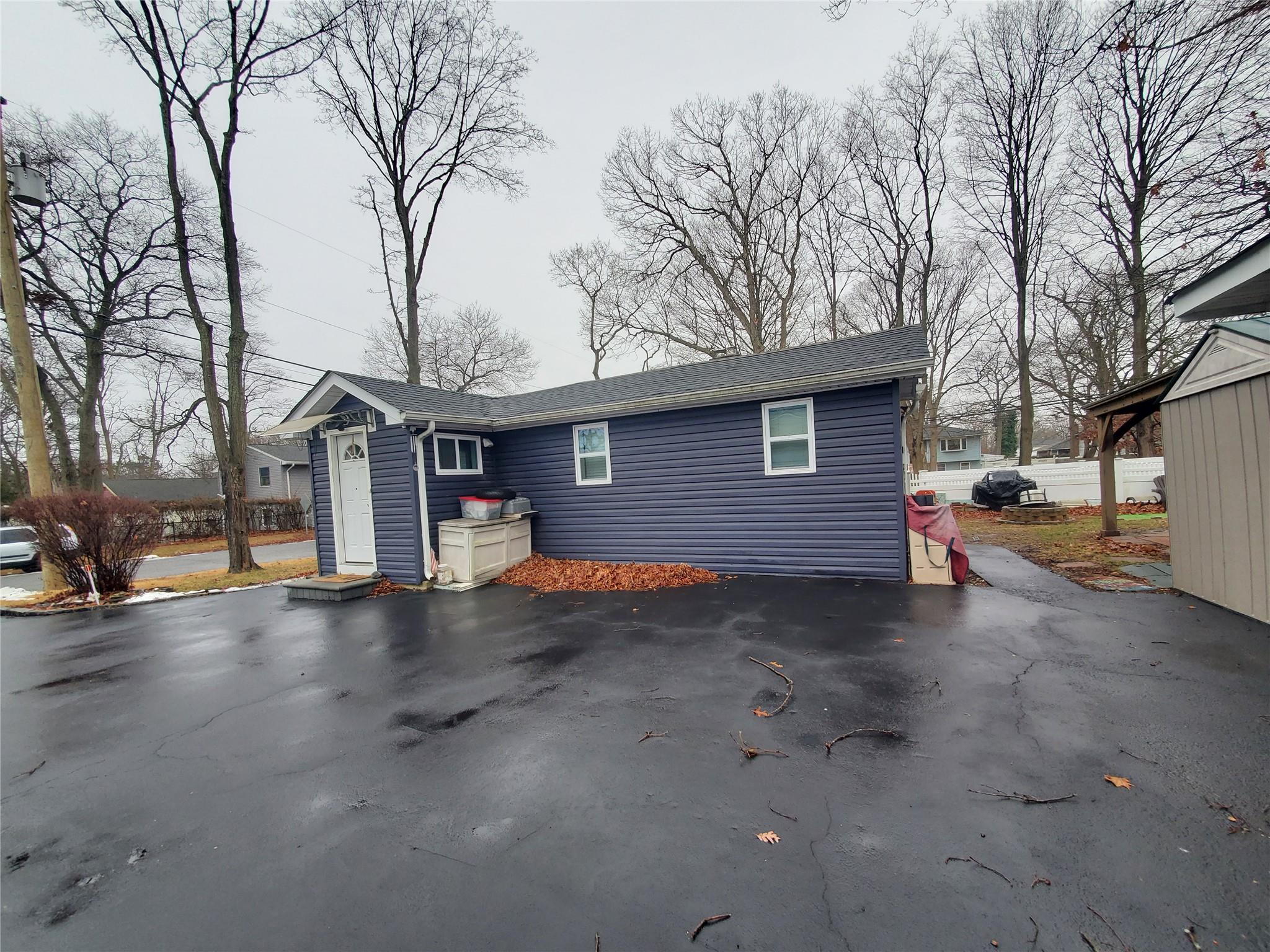 95 W Lake Promenade Street, Ronkonkoma, Florida image 5