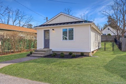 Homes For Sale - 27 Vine Road<br/> Rocky Point, NY 11778