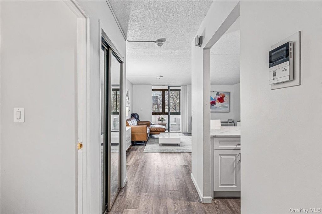 Photo of 800 Willis Avenue #115, Albertson, NY 11507 (MLS # 966618)