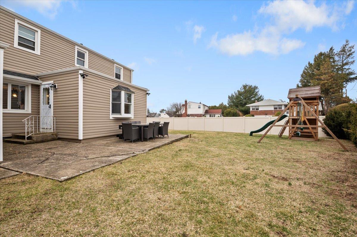 22 Jerome Avenue, Oyster Bay, New York image 28