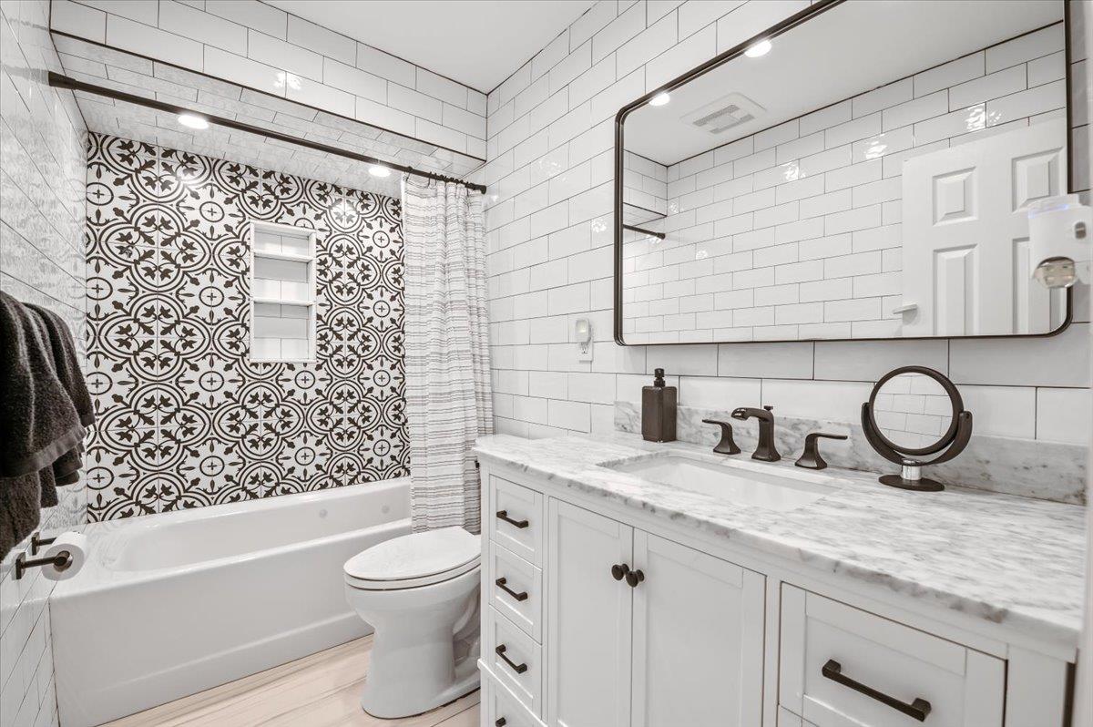 22 Jerome Avenue, Oyster Bay, New York image 18