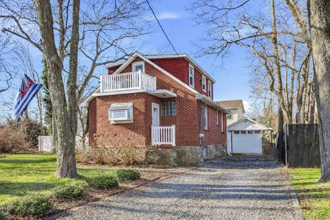 Homes For Sale - 36 Columbine Road<br/> Rocky Point, NY 11778