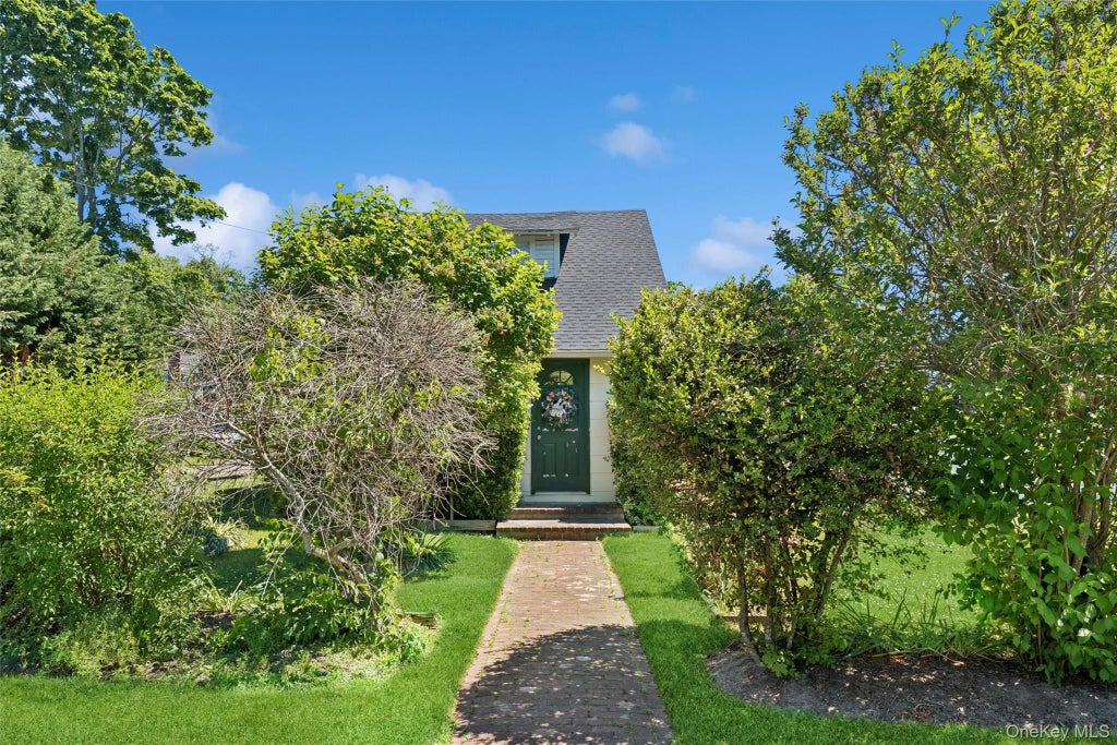 Photo of 9 7th Street, Jamesport, NY 11947 (MLS # 1012260)