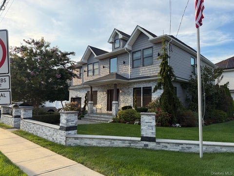 Homes For Sale - 552 Dover Road<br/> Oceanside, NY 11572