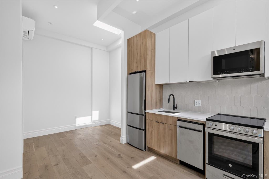 Photo of 427 E 140th Street #8, Bronx, NY 10451 (MLS # 1048732)