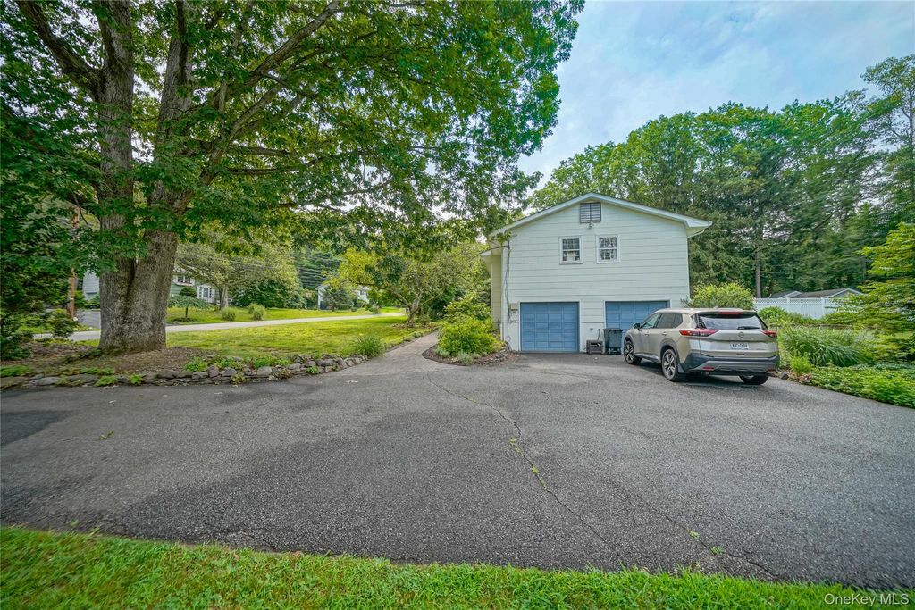 Photo of 12 Capri Drive, Spring Valley, NY 10977 (MLS # 946795)