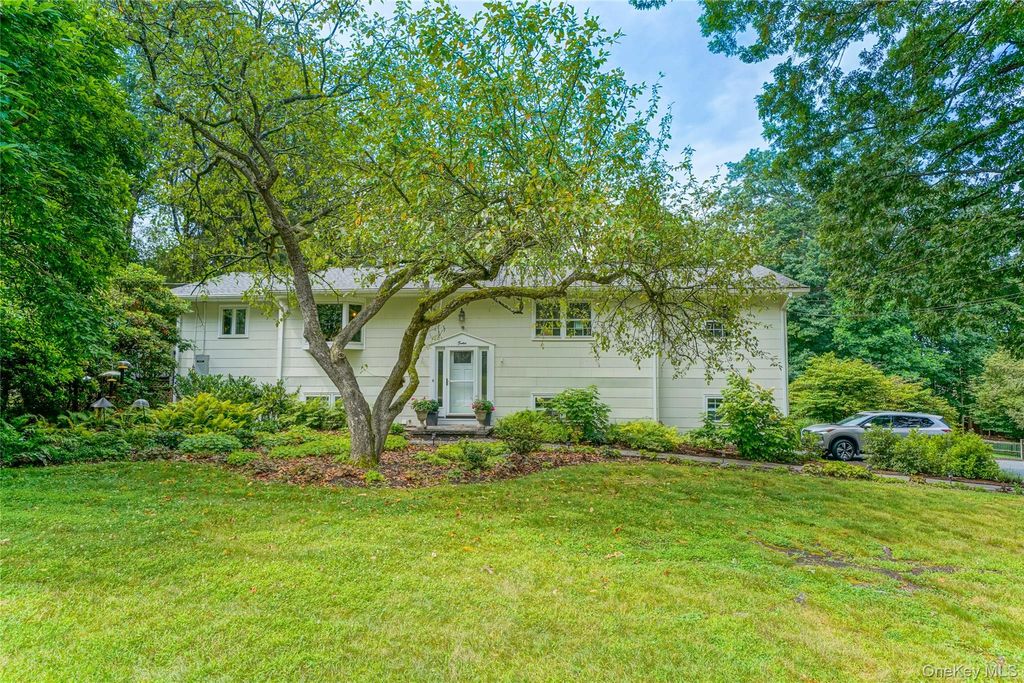 Photo of 12 Capri Drive, Spring Valley, NY 10977 (MLS # 946795)