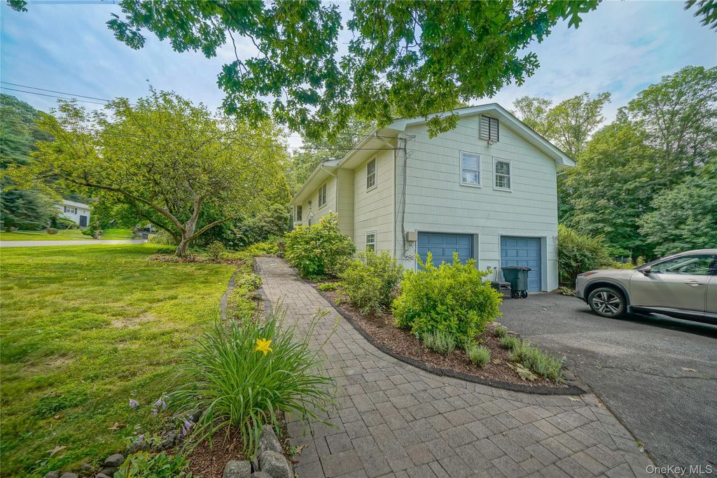 Photo of 12 Capri Drive, Spring Valley, NY 10977 (MLS # 946795)