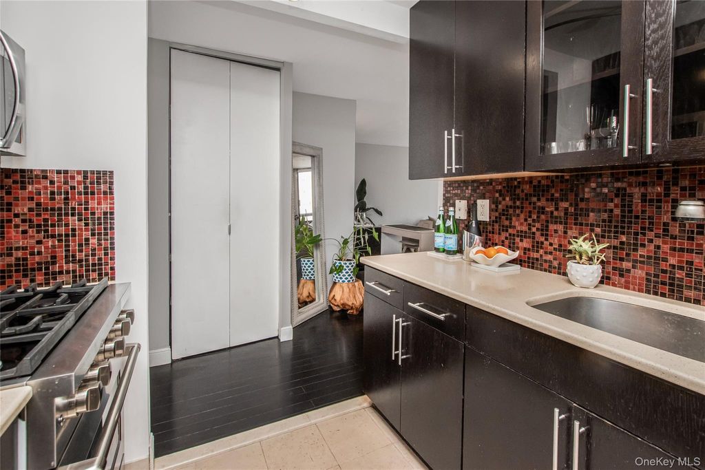 Photo of 2287 Johnson Avenue #10C, Bronx, NY 10463 (MLS # 954406)