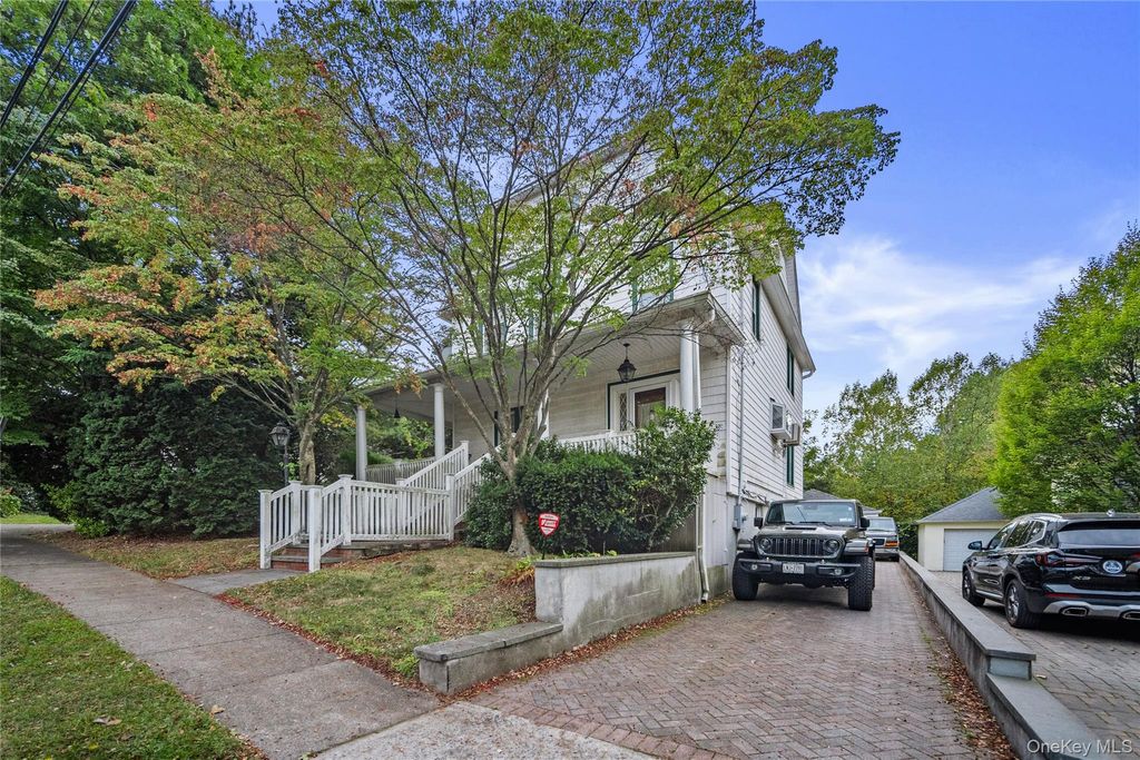 Photo of 30 Monroe Street, Port Washington, NY 11050 (MLS # 922594)