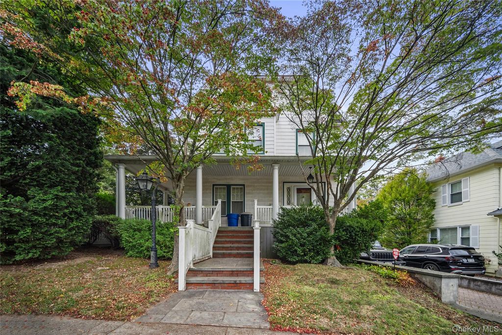 Photo of 30 Monroe Street, Port Washington, NY 11050 (MLS # 922594)