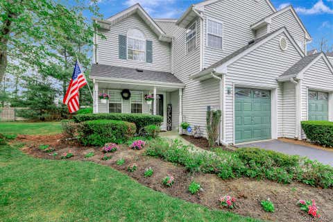 Condo For Sale - 1 Plantation Drive<br/> Hauppauge, NY 11788