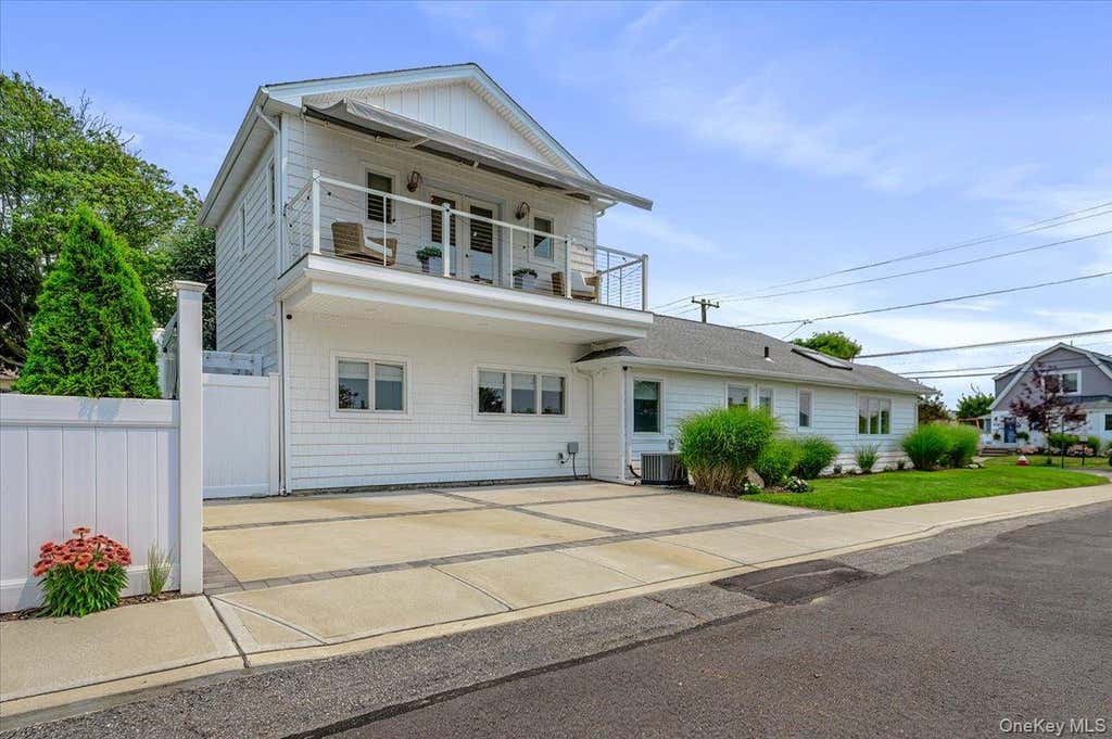 Photo of 2174 Bay Boulevard, Atlantic Beach, NY 11509 (MLS # 1024790)